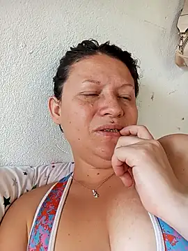 Snapshot of Kattiaa_bk1 chatting on 12-17-25, 06:58 Kattiaa bk1 online show from 12-17-25, 06:58