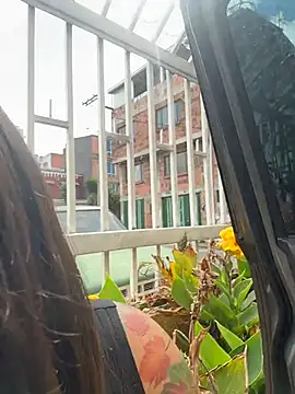 Mia fiire online show from 12-19-25, 07:10