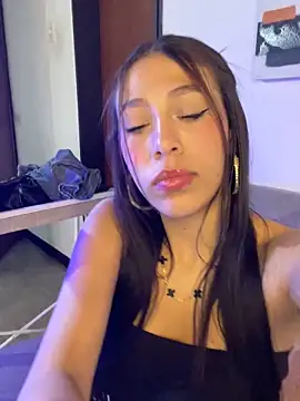 MiaScott Pink online show from 12-14-25, 08:02