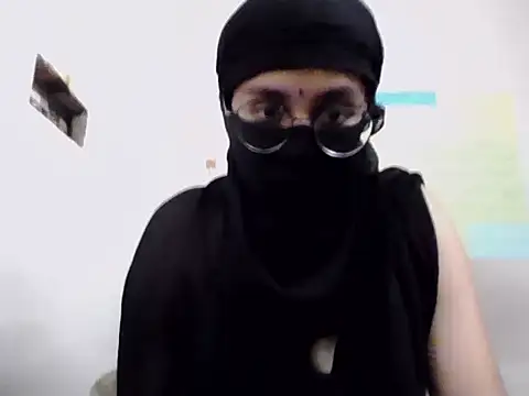 Snapshot of babyshallu05 chatting on 11-28-25, 11:35 babyshallu05 online show from 11-28-25, 11:35