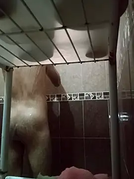 Snapshot of Yles13 chatting on 12-14-25, 10:14 Yles13 online show from 12-14-25, 10:14