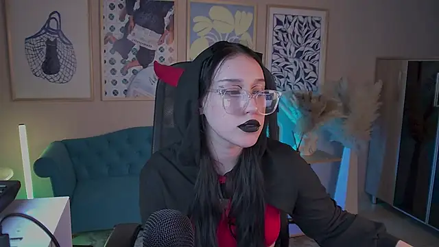 Snapshot of VivianMalone chatting on 12-03-25, 03:10 VivianMalone online show from 12-03-25, 03:10