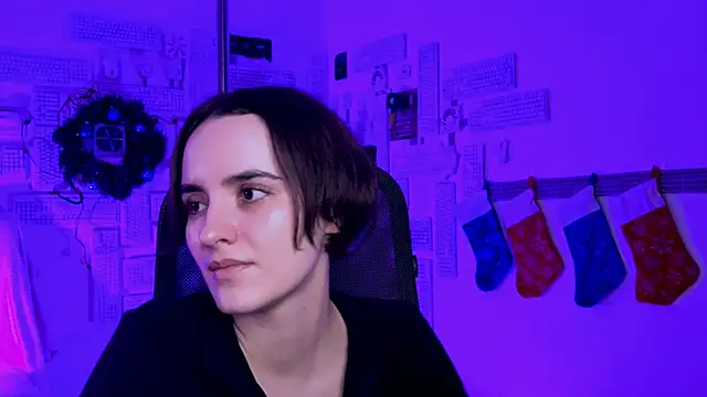 KateWillows online show from 12-16-25, 08:19