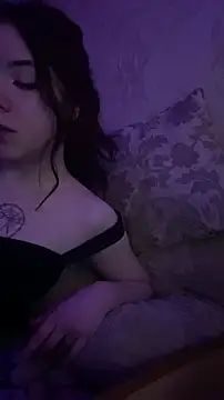 Tinashiny online show from 11-28-25, 05:48