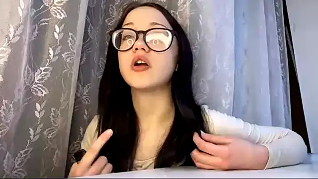 Snapshot of ZeeHope chatting on 11-29-25, 12:19 ZeeHope online show from 11-29-25, 12:19