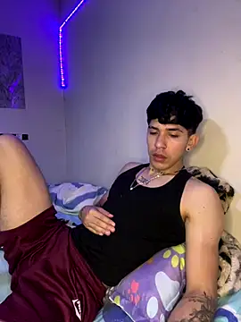 wil hot online show from 12-17-25, 03:29