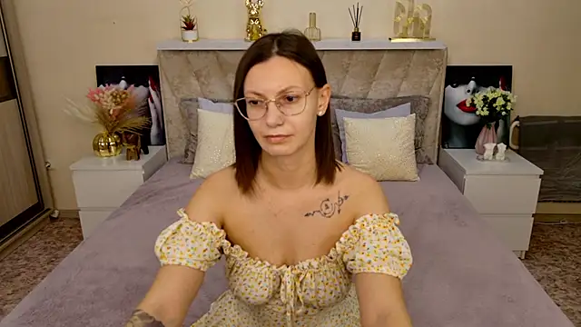 EstherPeachX online show from 12-14-25, 11:53