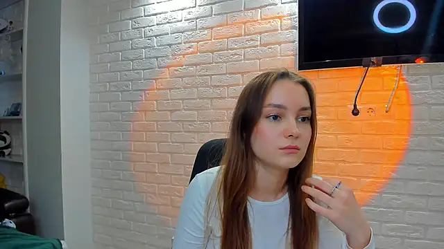 LouiseFlower  online show from 11-29-25, 07:33