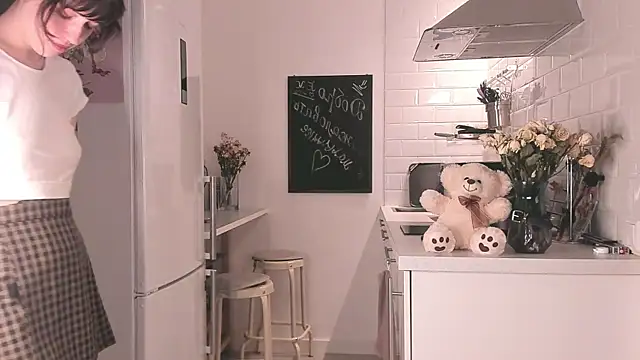 Snapshot of MePretty chatting on 12-11-24, 09:01 MePretty online show from 12-11-24, 09:01