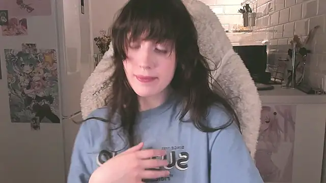 Snapshot of MePretty chatting on 12-23-24, 09:29 MePretty online show from 12-23-24, 09:29