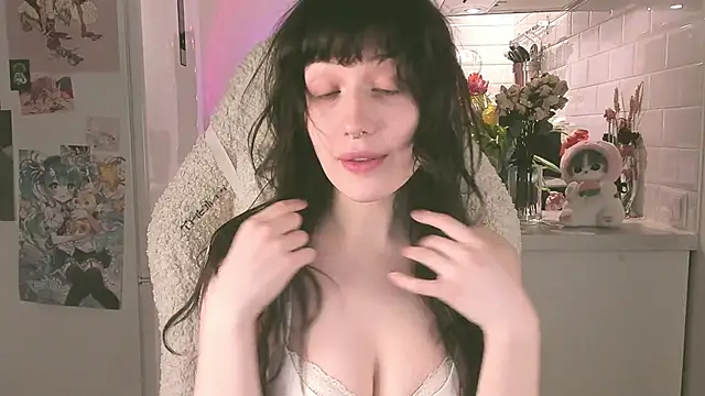 Snapshot of MePretty chatting on 03-10-25, 09:29 MePretty online show from 03-10-25, 09:29