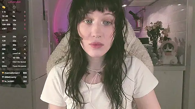 Snapshot of MePretty chatting on 03-17-25, 08:40 MePretty online show from 03-17-25, 08:40