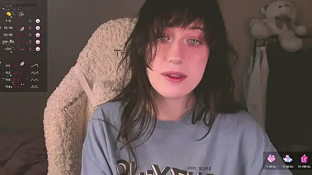 Snapshot of MePretty chatting on 11-22-25, 01:54 MePretty online show from 11-22-25, 01:54