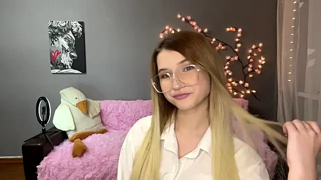 VikkiWittel online show from 12-14-25, 04:01