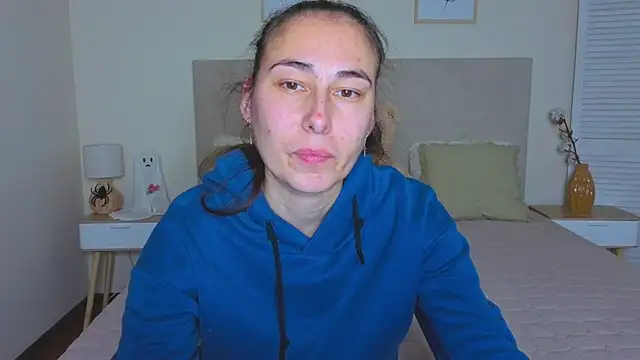 Snapshot of Olivia_milf_ chatting on 11-29-25, 07:17 Olivia milf online show from 11-29-25, 07:17