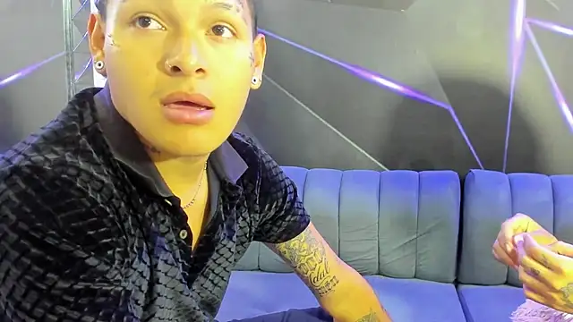 Plays cloe sex online show from 01-12-26, 04:12