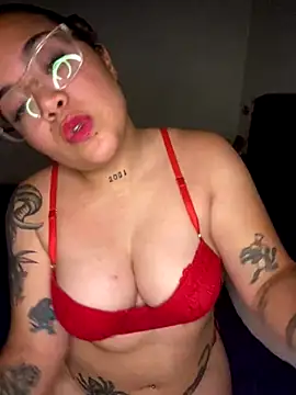 Snapshot of Lindalatina2001 chatting on 12-14-25, 11:31 Lindalatina2001 online show from 12-14-25, 11:31