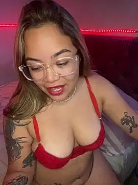 Snapshot of Lindalatina2001 chatting on 02-27-26, 01:27 Lindalatina2001 online show from 02-27-26, 01:27