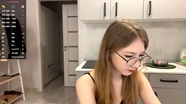 Snapshot of MargyDejong chatting on 03-03-26, 10:32 MargyDejong online show from 03-03-26, 10:32