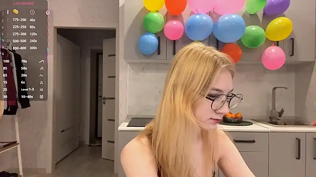 Snapshot of MargyDejong chatting on 04-05-26, 12:24 MargyDejong online show from 04-05-26, 12:24