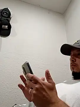 Snapshot of Lalin2323 chatting on 02-11-26, 01:21 Lalin2323 online show from 02-11-26, 01:21