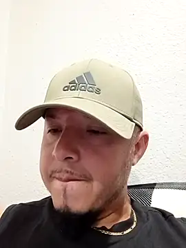 Snapshot of Lalin2323 chatting on 02-14-26, 01:24 Lalin2323 online show from 02-14-26, 01:24