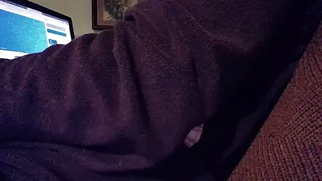 gatitachula93 online show from 12-17-25, 08:04