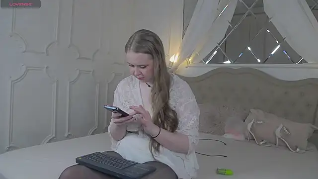 AprilHughes online show from 01-12-26, 06:24