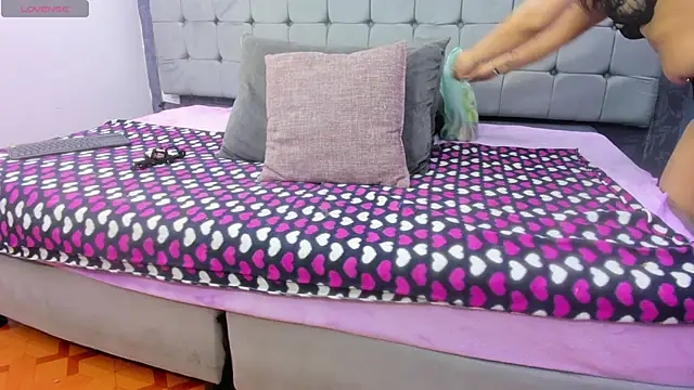 Messy Karol  online show from 12-20-25, 02:02