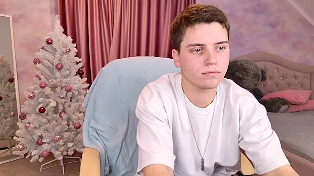 Snapshot of Olie_Sparkle chatting on 12-05-25, 01:25 Olie Sparkle online show from 12-05-25, 01:25