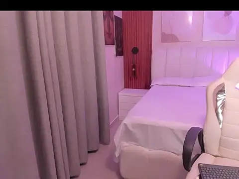 Snapshot of Miss_dare chatting on 12-04-25, 10:13 Miss dare online show from 12-04-25, 10:13