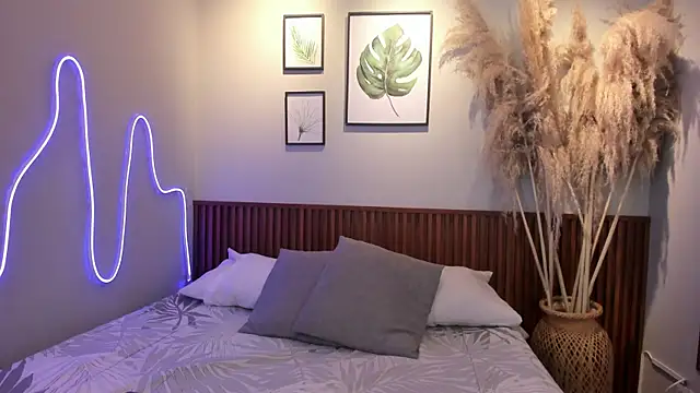 MIAROGGERSS online show from 12-16-25, 03:11