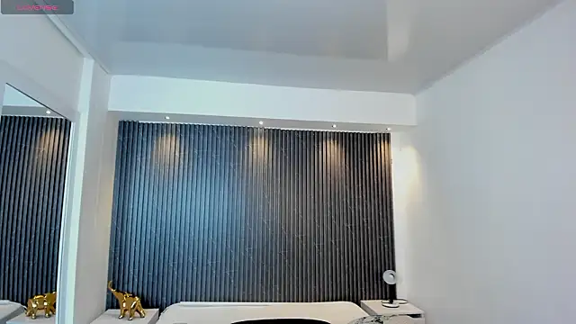 TiffanyHoustton online show from 02-11-26, 11:48