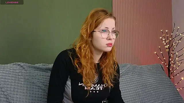 Sofie Burn online show from 12-15-25, 04:17