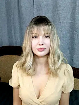 Snapshot of Selina_Heart chatting on 12-18-25, 06:14 Selina Heart online show from 12-18-25, 06:14