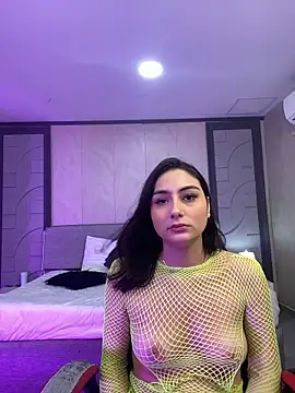 Snapshot of Niicoletta_White chatting on 12-17-25, 10:05 Niicoletta White online show from 12-17-25, 10:05