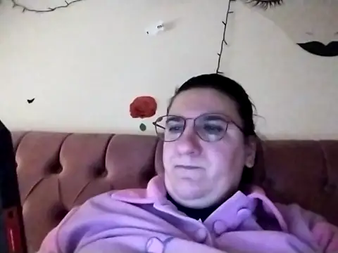 Snapshot of Dana92va chatting on 02-18-26, 12:01 Dana92va online show from 02-18-26, 12:01