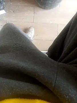 Snapshot of Valencianoo411 chatting on 12-04-25, 12:14 Valencianoo411 online show from 12-04-25, 12:14