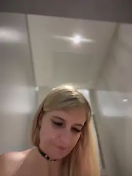 Snapshot of Betsy chatting on 12-28-24, 03:26 Betsy online show from 12-28-24, 03:26