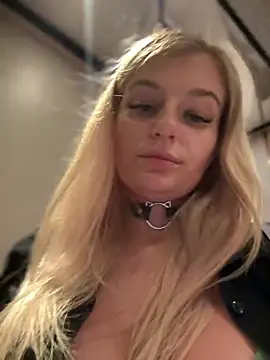 Snapshot of Betsy chatting on 01-04-25, 10:38 Betsy online show from 01-04-25, 10:38