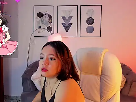 Snapshot of LunaKai_ chatting on 12-16-25, 02:11 LunaKai online show from 12-16-25, 02:11