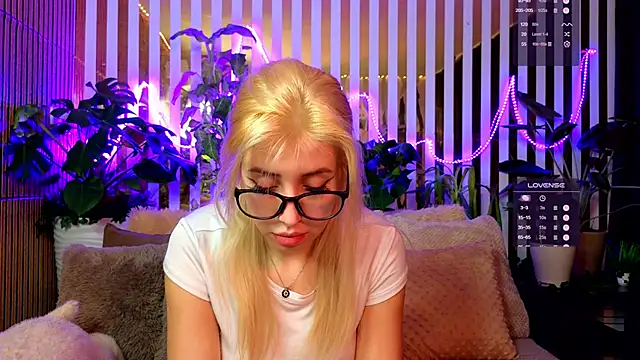 FlowweerGirl online show from 12-16-25, 09:31