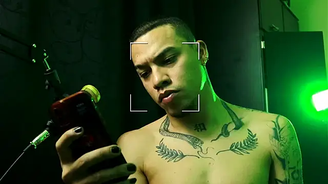 Snapshot of FindomForMe chatting on 12-18-25, 09:43 FindomForMe online show from 12-18-25, 09:43