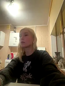 Snapshot of KisJeni chatting on 12-04-25, 06:05 KisJeni online show from 12-04-25, 06:05