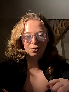 Snapshot of GermanRose chatting on 12-15-25, 07:29 GermanRose online show from 12-15-25, 07:29