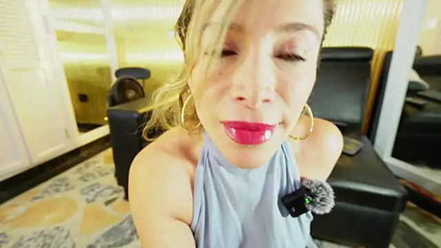 Snapshot of Allice_mommy chatting on 12-22-25, 08:17 Allice mommy online show from 12-22-25, 08:17