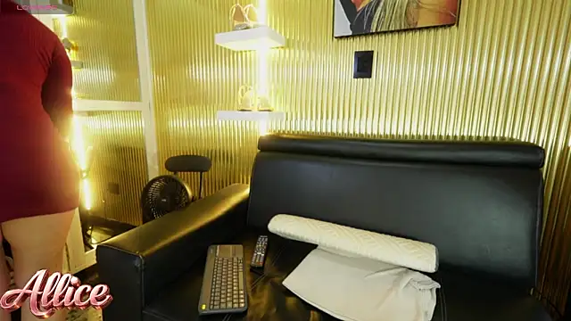 Snapshot of Allice_mommy chatting on 01-16-26, 07:07 Allice mommy online show from 01-16-26, 07:07