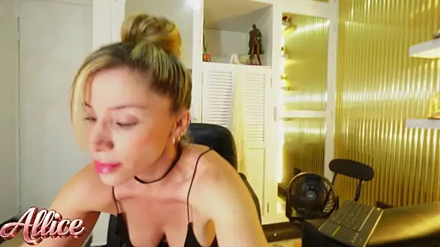 Snapshot of Allice_mommy chatting on 02-04-26, 07:09 Allice mommy online show from 02-04-26, 07:09