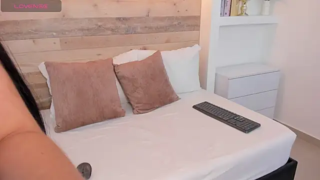 orihime bunny online show from 12-18-25, 12:33