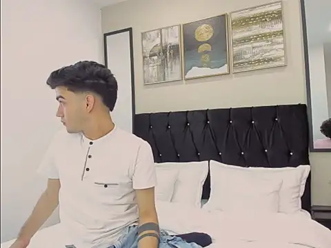 Snapshot of Feiccer_Thomson1 chatting on 12-04-25, 09:01 Feiccer Thomson1 online show from 12-04-25, 09:01